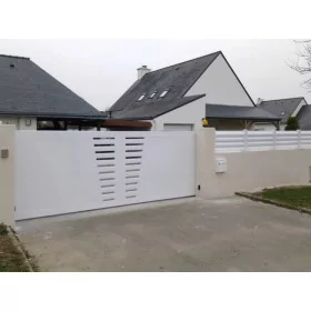 Portail coulissant PVC Rhododendron avec renfort aluminium - fabrication française %product-name%