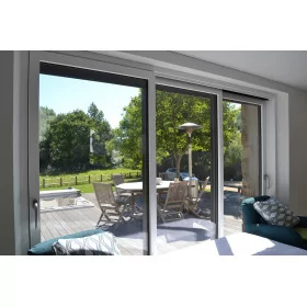 Baie coulissante 3 vantaux aluminium Baie coulissante 3 vantaux en aluminium